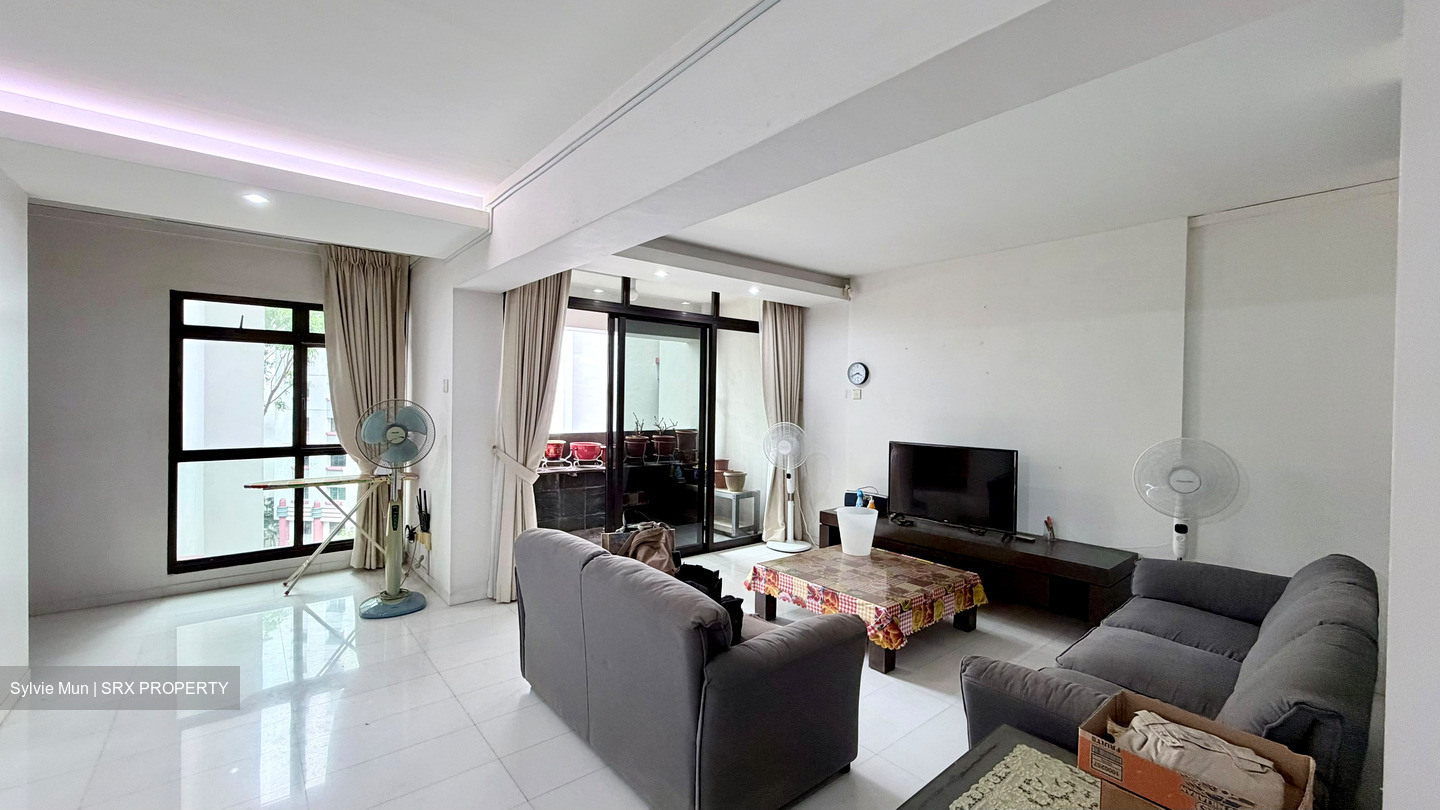 Sengkang East Way (Sengkang), HDB 3 Rooms #567203361